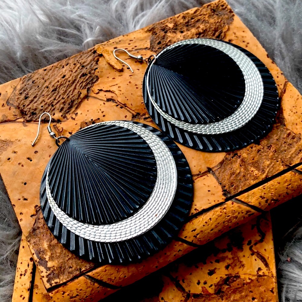 🖤Black & White Peacock Earnings